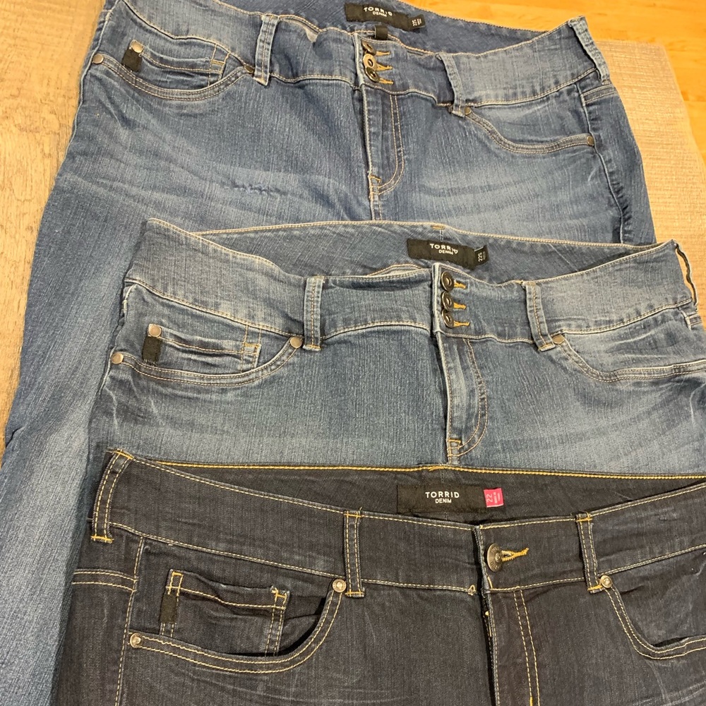 22 Short Torrid Denim Stretch Jeans 3 PAIRS